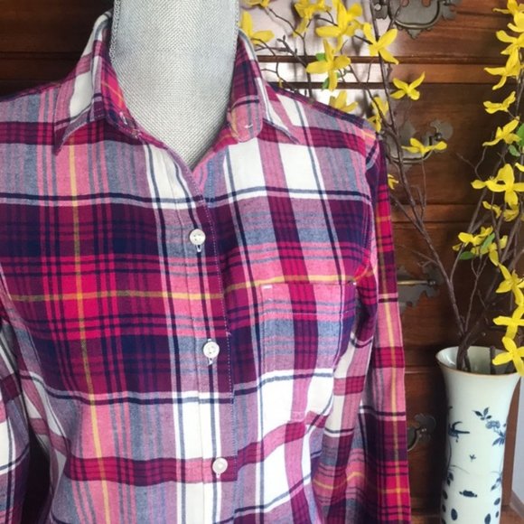 Old Navy Tops - Old Navy Plaid Flannel Shirt Size Small